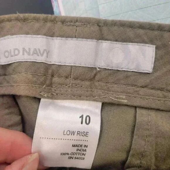 Old Navy Women's Khaki Green Cotton Low Rise Cuffed Shorts NEW - Picture 8 of 11
